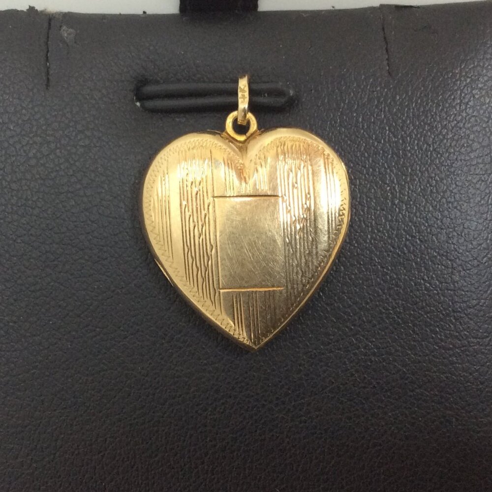 Vintage  14K YELLOW REAL GOLD HEART OPENING LOCKET CHARM PENDANT 2.50 GRMAS